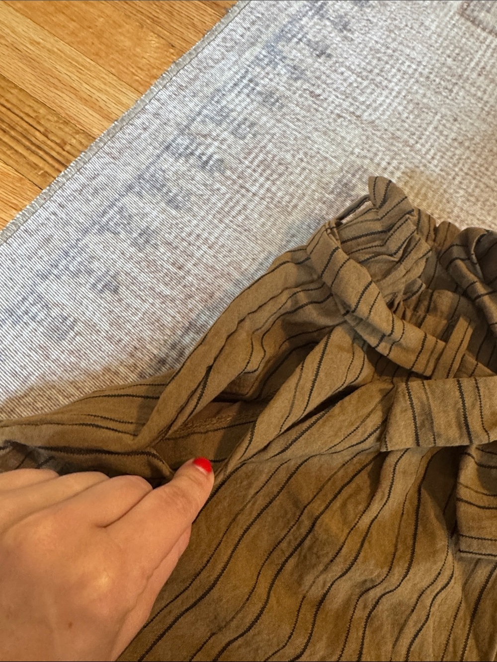 H&M striped paper bag shorts - Picture 3 of 4